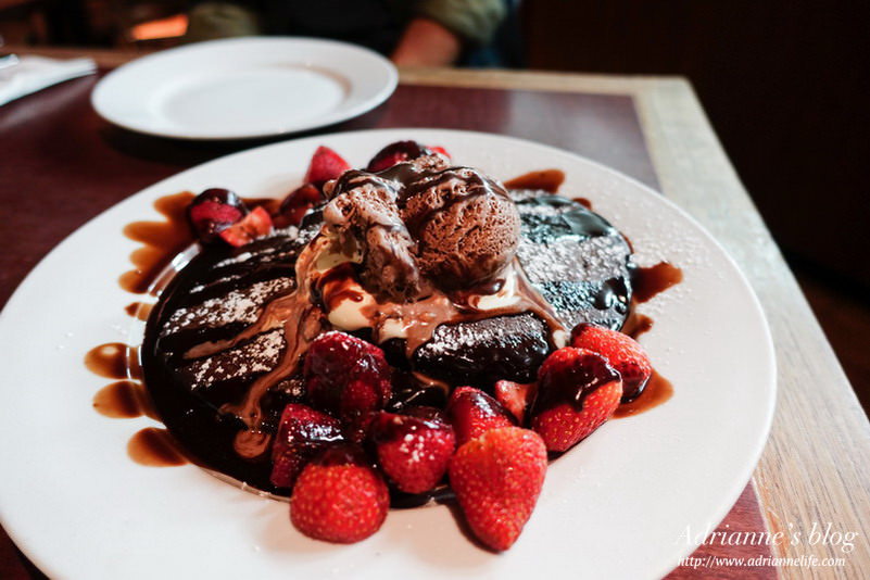【澳洲雪梨自由行】雪梨餐廳推薦！Pancakes on the Rocks必吃超大豬肋排&甜而不膩的Devil’s delight鬆餅！